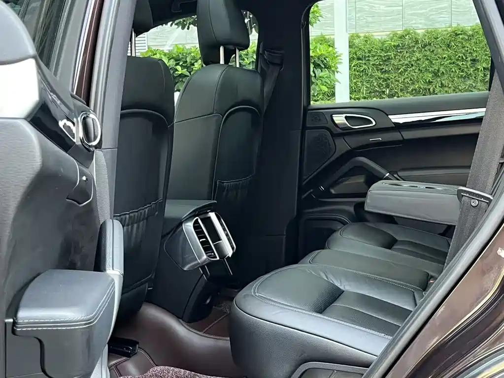 Porsche Cayenne — миниатюра 11
