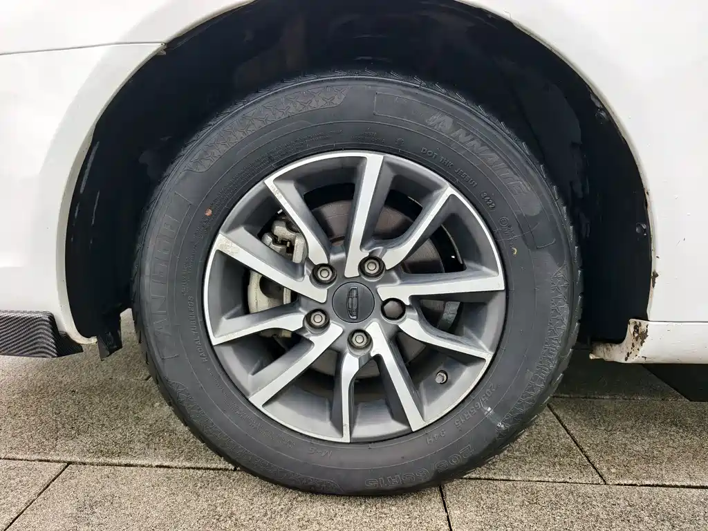 Geely Emgrand — миниатюра 13