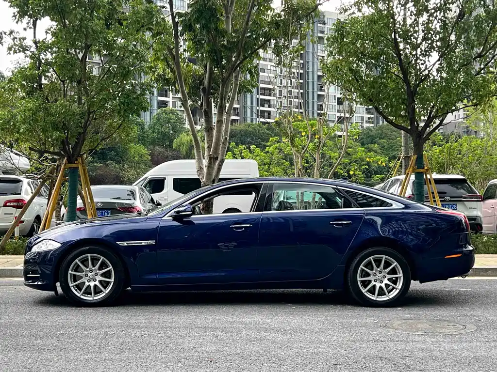 Jaguar XJ — миниатюра 8