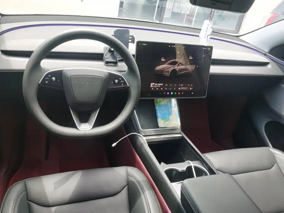 Tesla Model Y — миниатюра 12