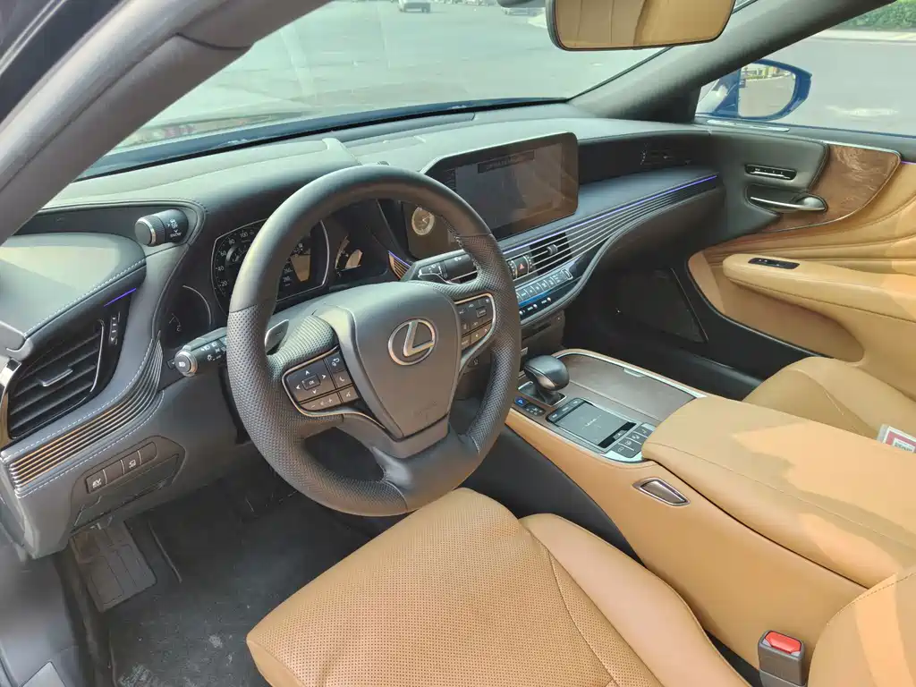 Lexus LS — миниатюра 23