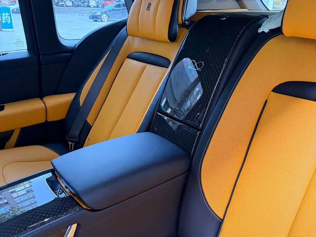 Rolls-Royce Cullinan — миниатюра 9