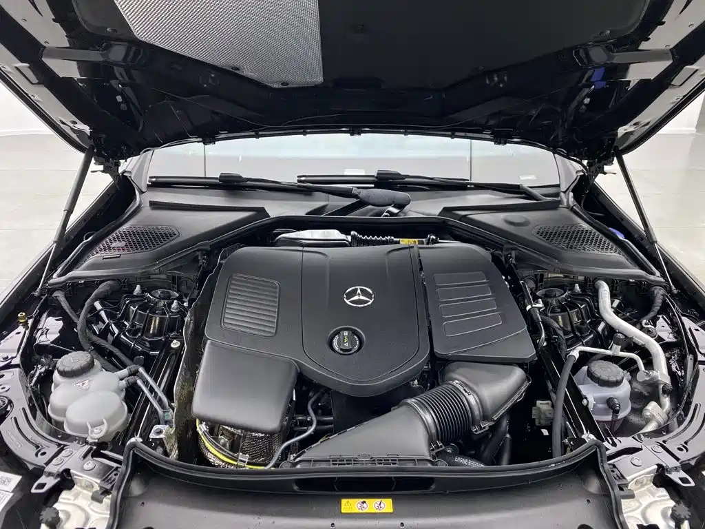 Mercedes-Benz E-Class — миниатюра 8