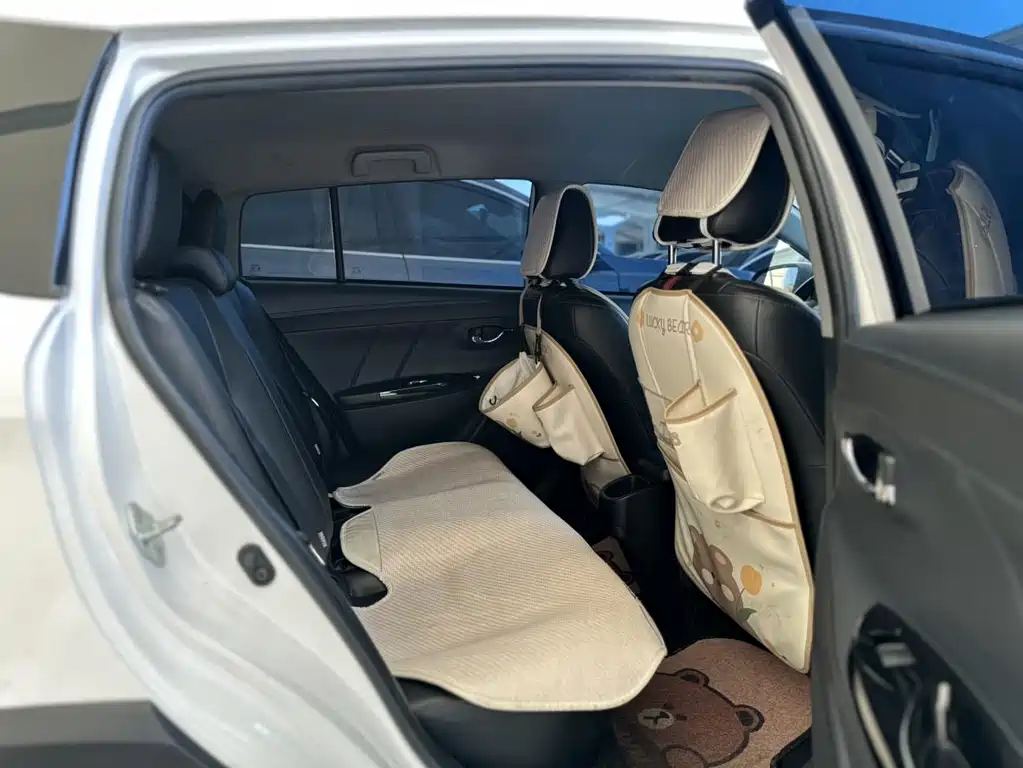 Toyota Yaris L — миниатюра 9