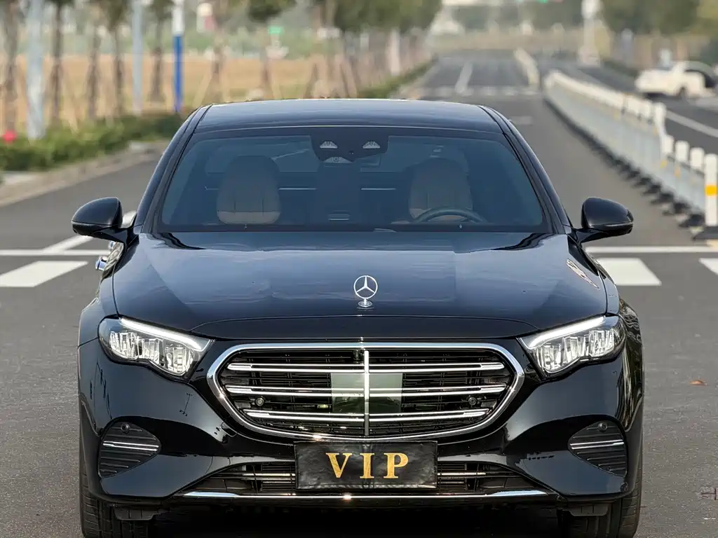 Mercedes-Benz E-Class — миниатюра 2