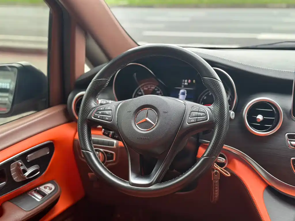 Mercedes-Benz V-Class — миниатюра 18