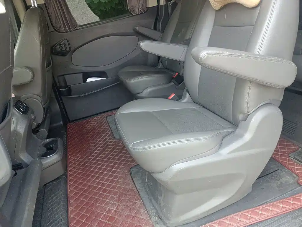 Ford Tourneo — миниатюра 18