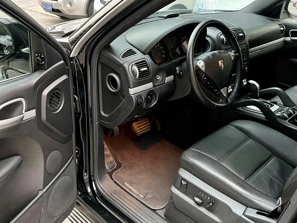 Porsche Cayenne — миниатюра 10