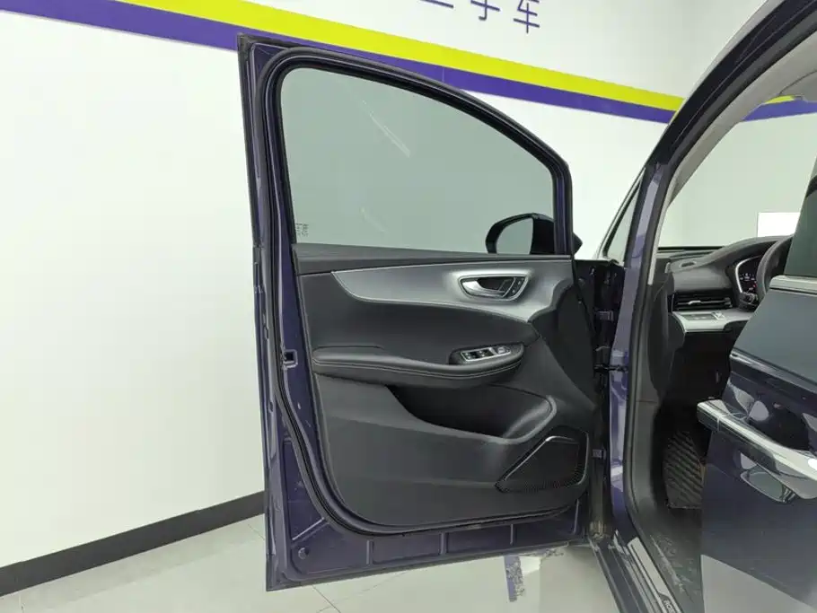 Roewe iMAX8 400TGI Flagship Edition, фото 7