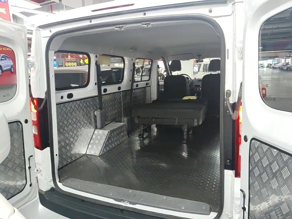 Wuling Yangguang — миниатюра 19