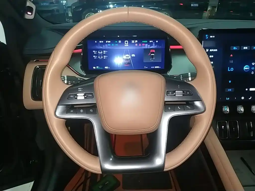 BYD L EV — миниатюра 11
