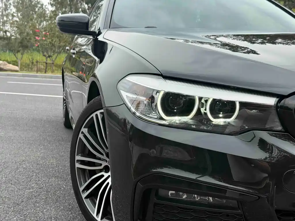BMW 5 Series — миниатюра 4