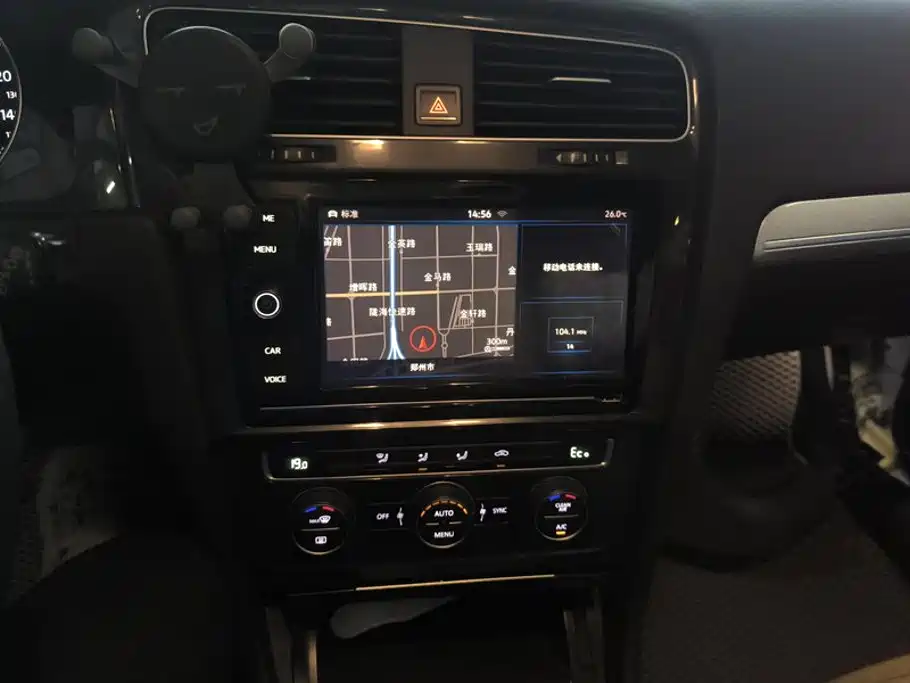 Volkswagen Golf EV — миниатюра 13