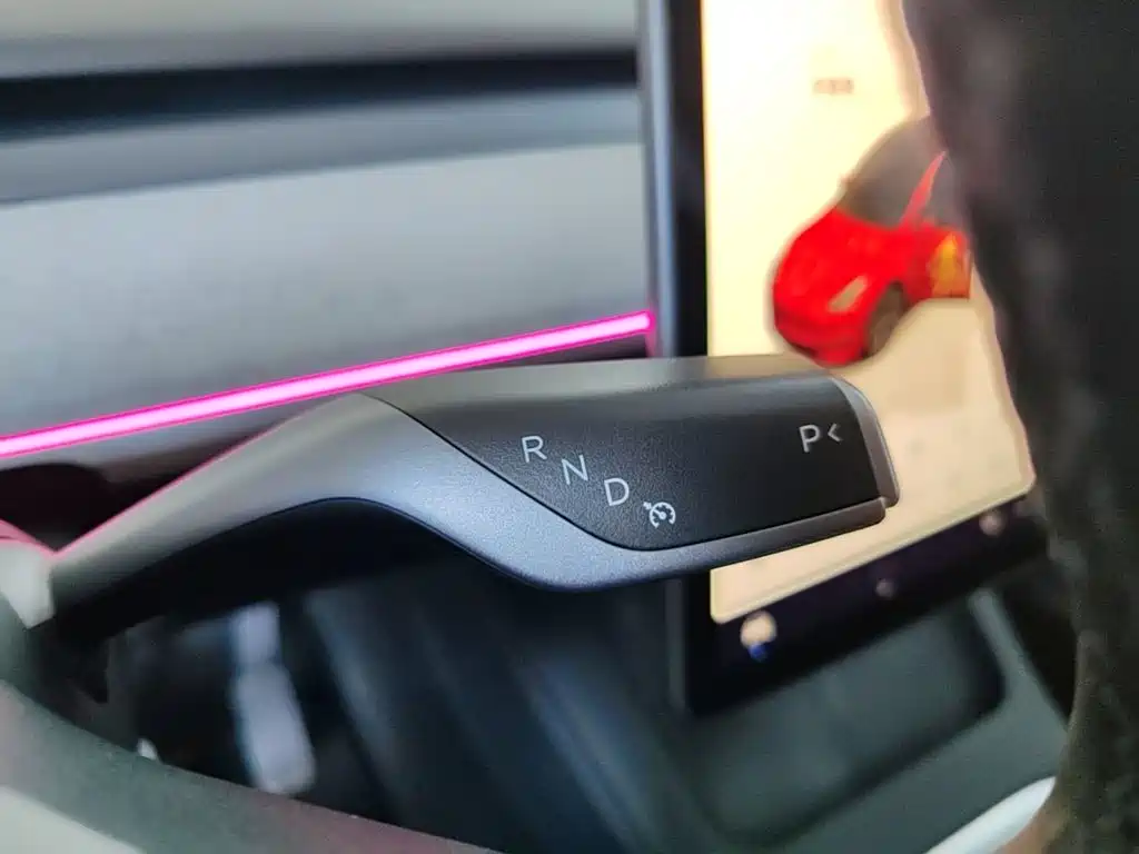 Tesla Model Y — миниатюра 14