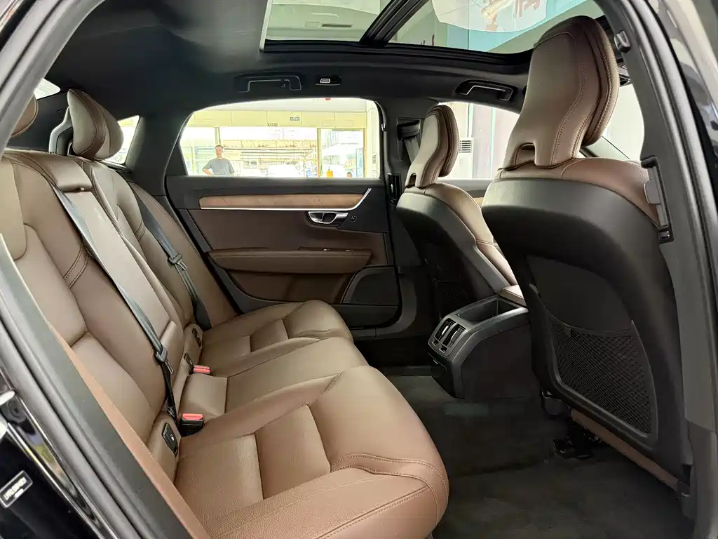 Volvo S90 — миниатюра 8