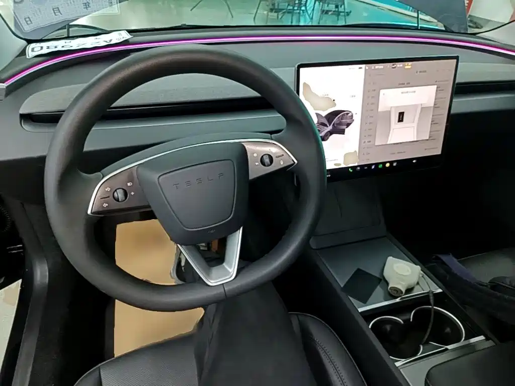 Tesla Model 3 — миниатюра 10