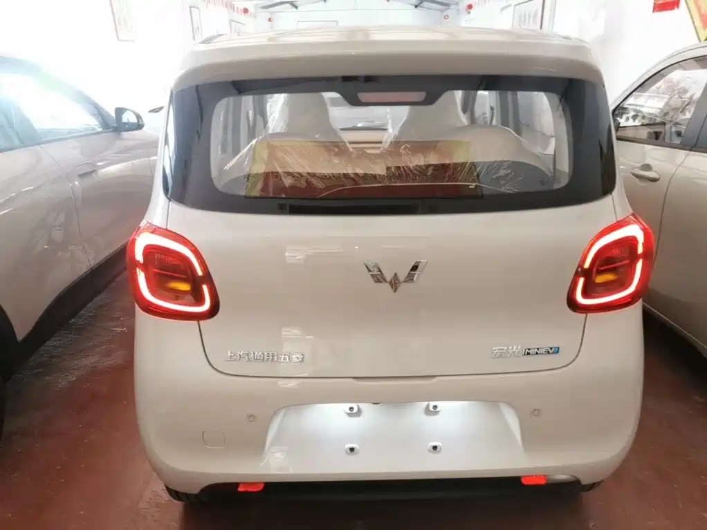 Wuling MINIEV — миниатюра 6
