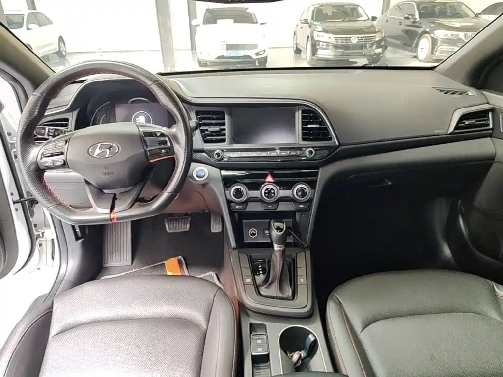 Hyundai Elantra — миниатюра 10