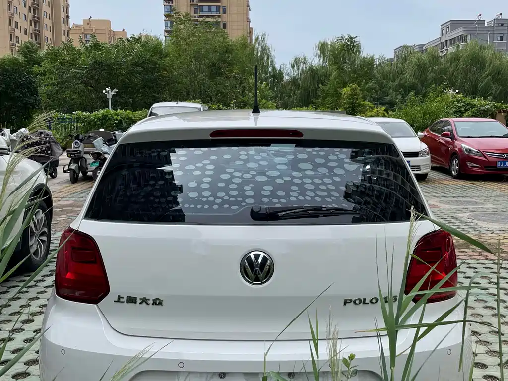 Volkswagen Polo 2014 1.4L AT Comfort