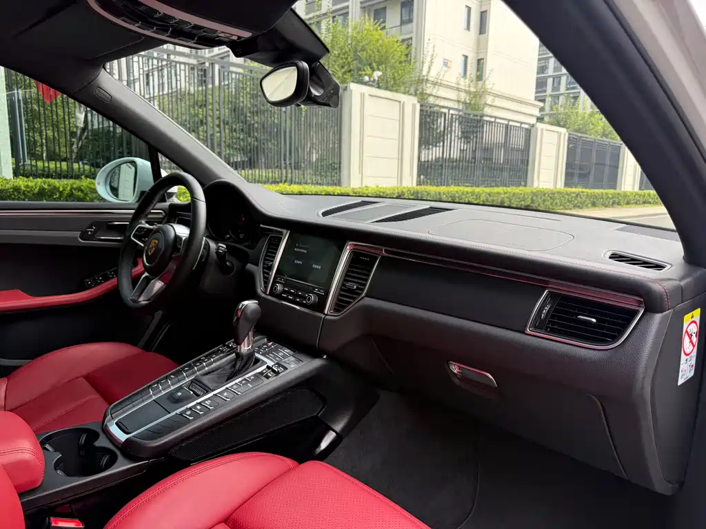 Porsche Macan — миниатюра 16