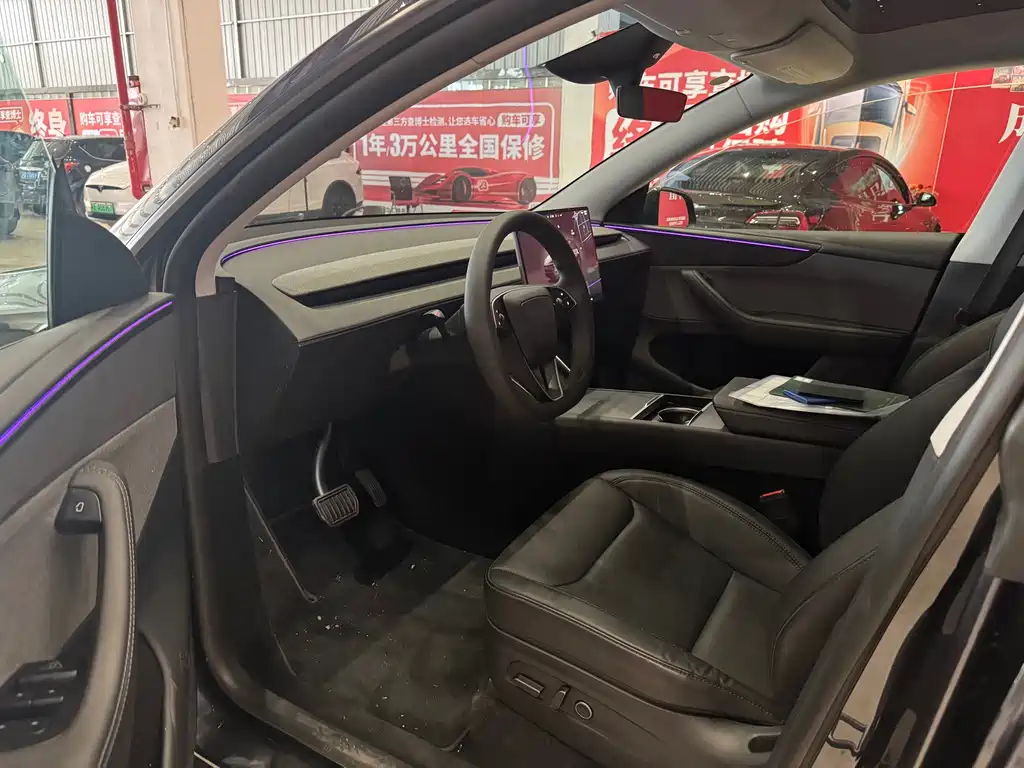 Tesla Model Y — миниатюра 7