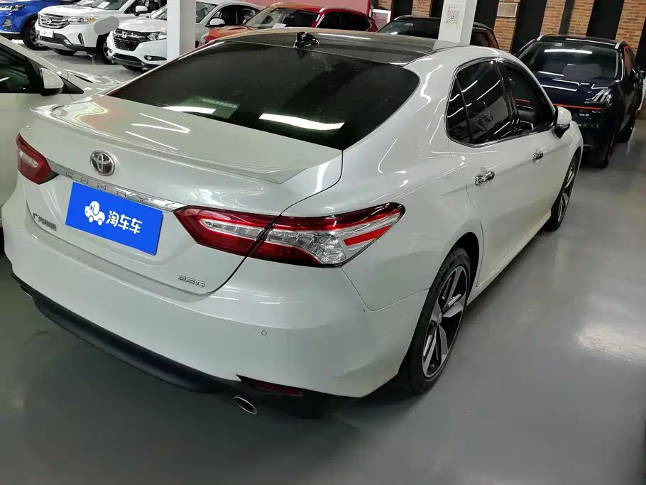 Toyota Camry — миниатюра 3