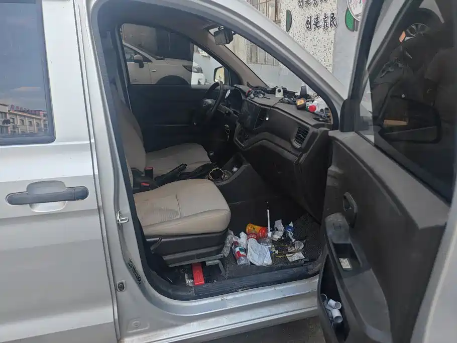 Wuling Hongguang V — миниатюра 8