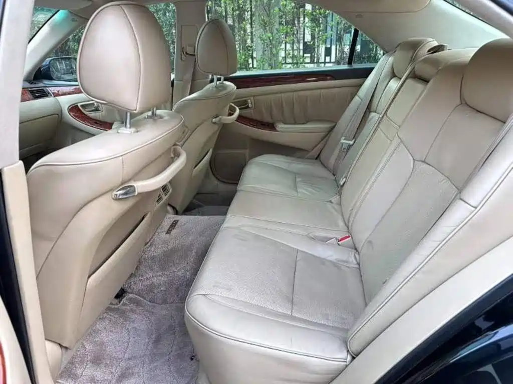 Toyota Crown — миниатюра 8