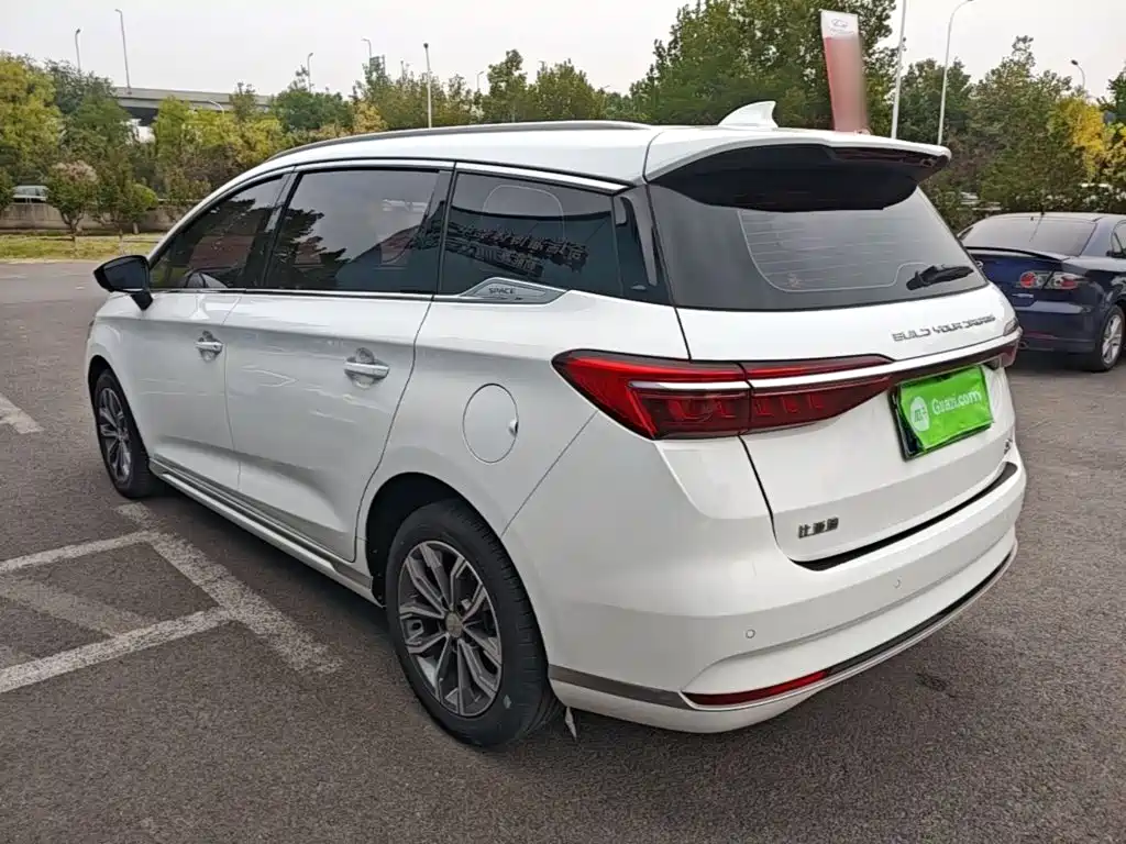 BYD MAX — миниатюра 5