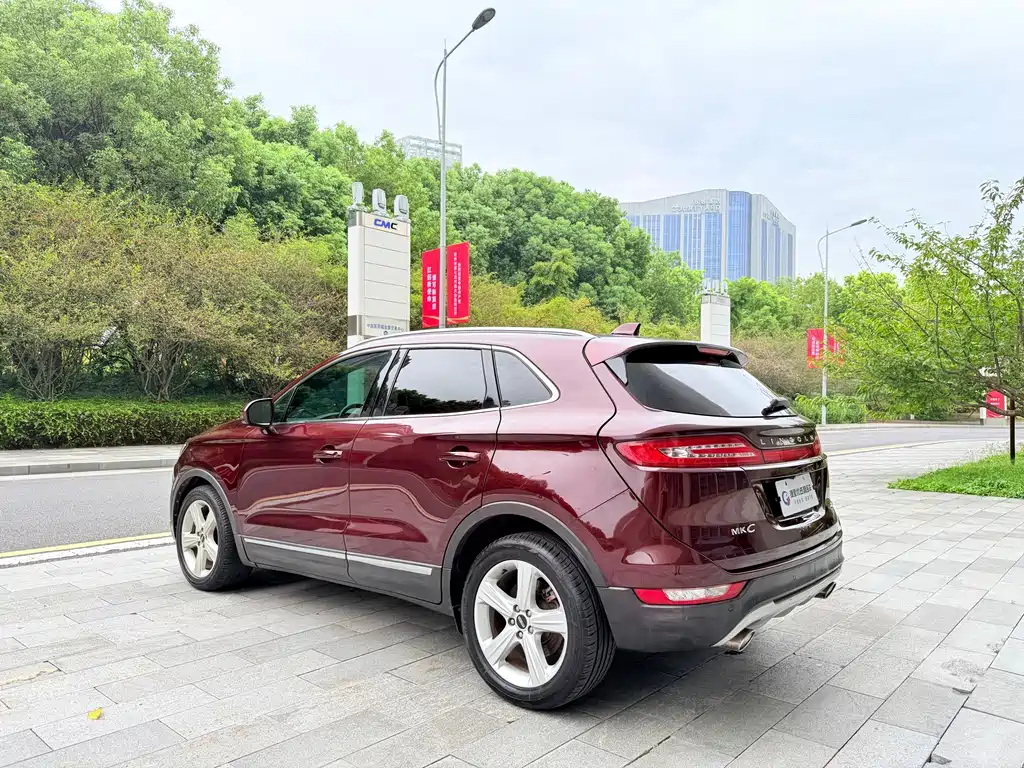 Lincoln MKC — миниатюра 8