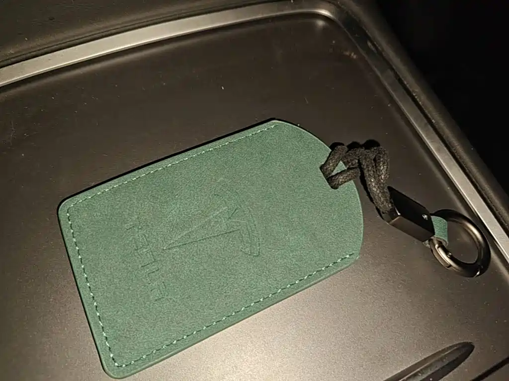 Tesla Model Y — миниатюра 9