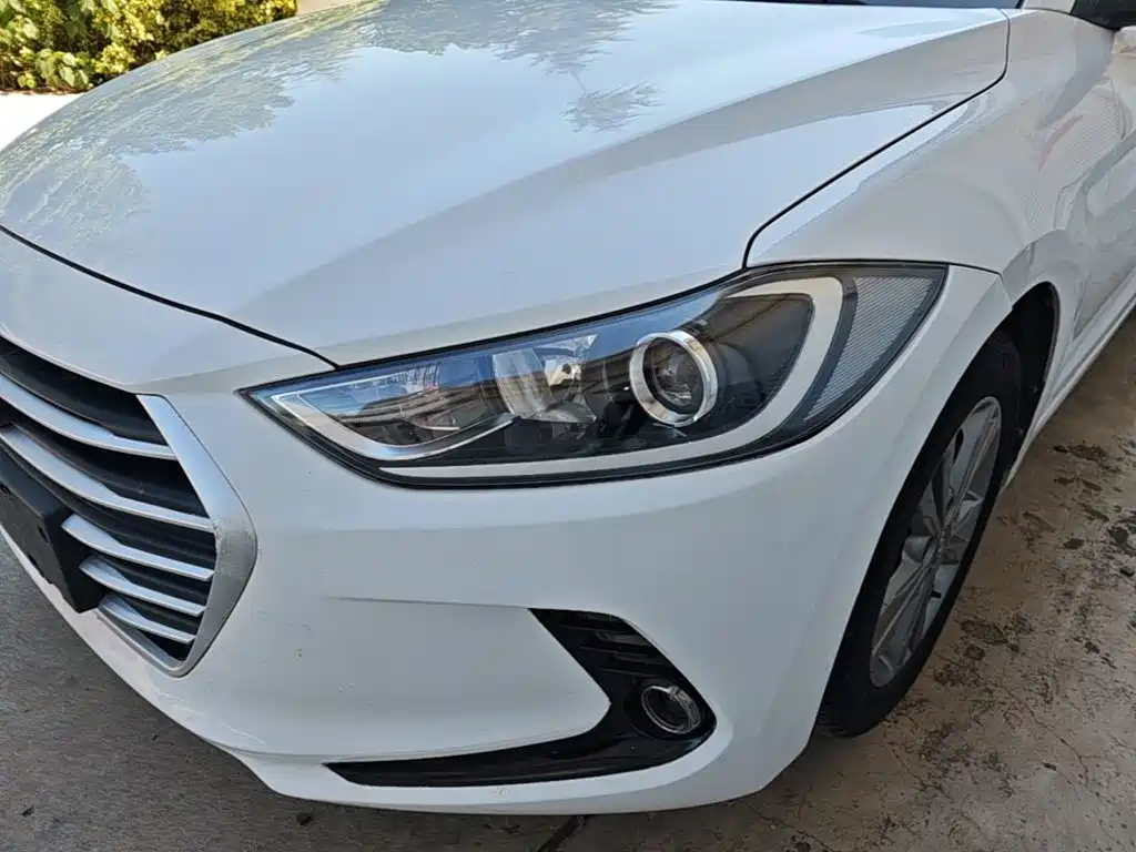 Hyundai Elantra — миниатюра 24