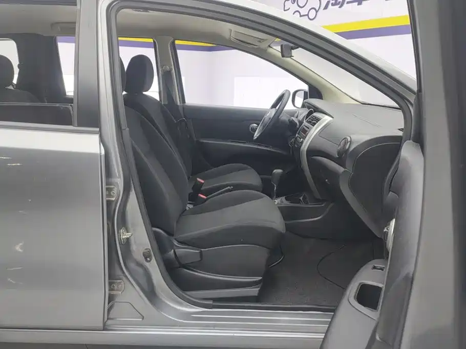 Nissan Livina — миниатюра 8