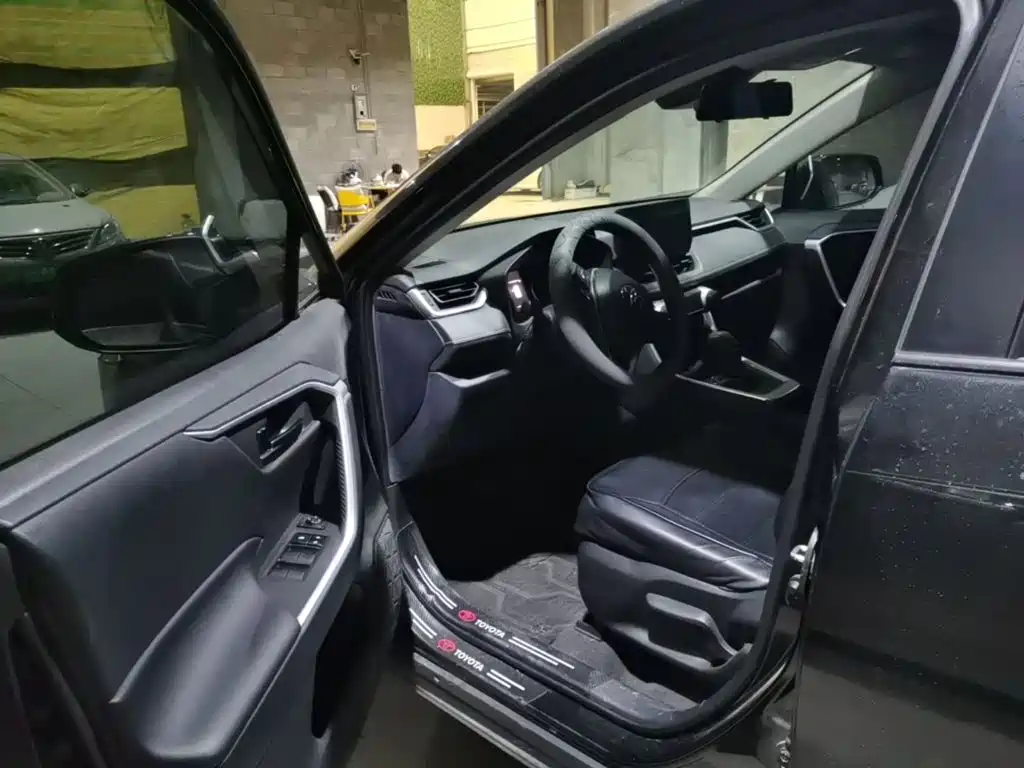 Toyota RAV4 — миниатюра 18