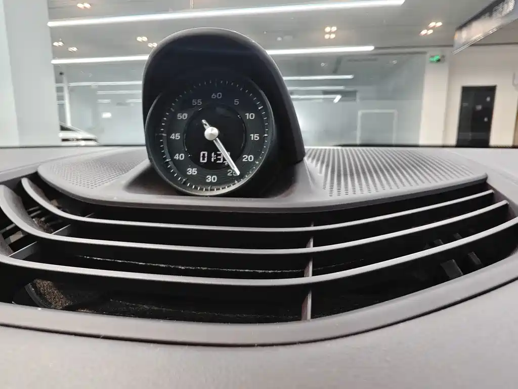 Porsche Taycan — миниатюра 10