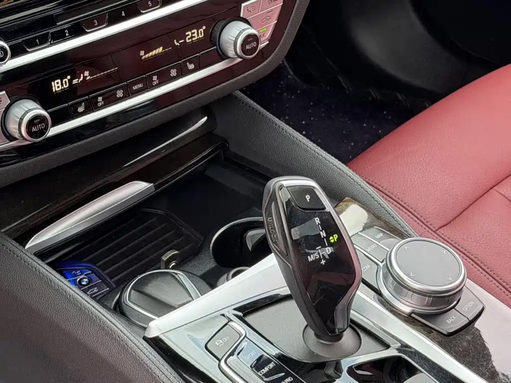 BMW 5 Series — миниатюра 8