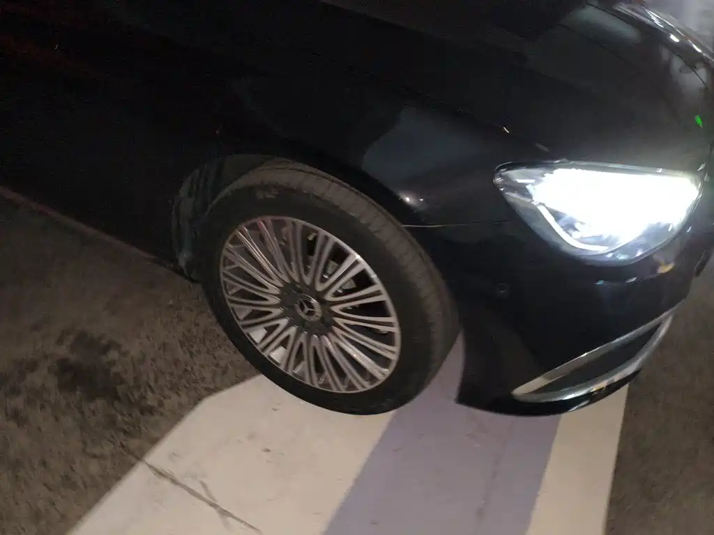 Mercedes-Benz E-Class — миниатюра 8