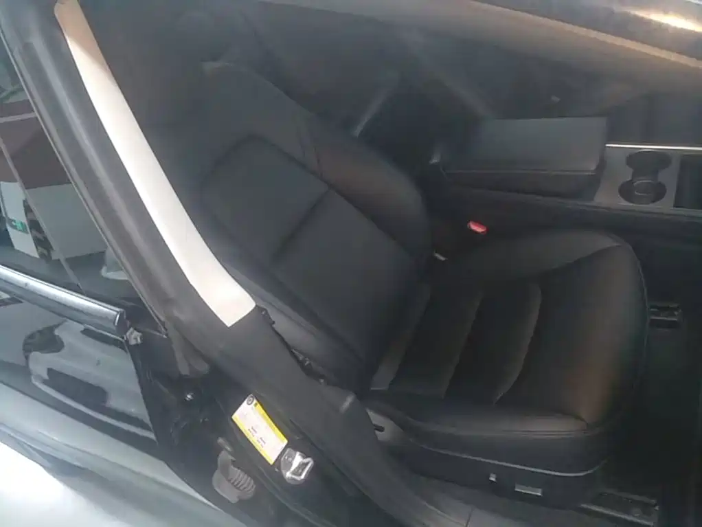 Tesla Model 3 — миниатюра 25