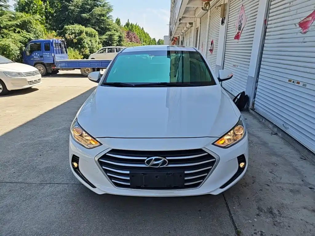 Hyundai Elantra — миниатюра 3
