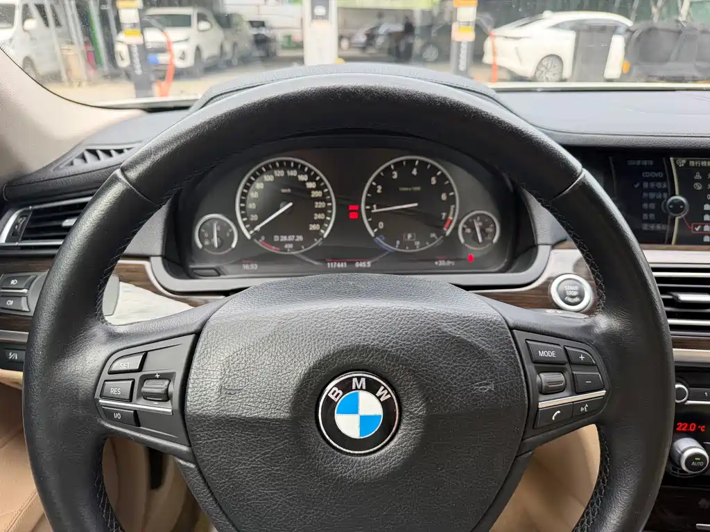 BMW 7 Series — миниатюра 15