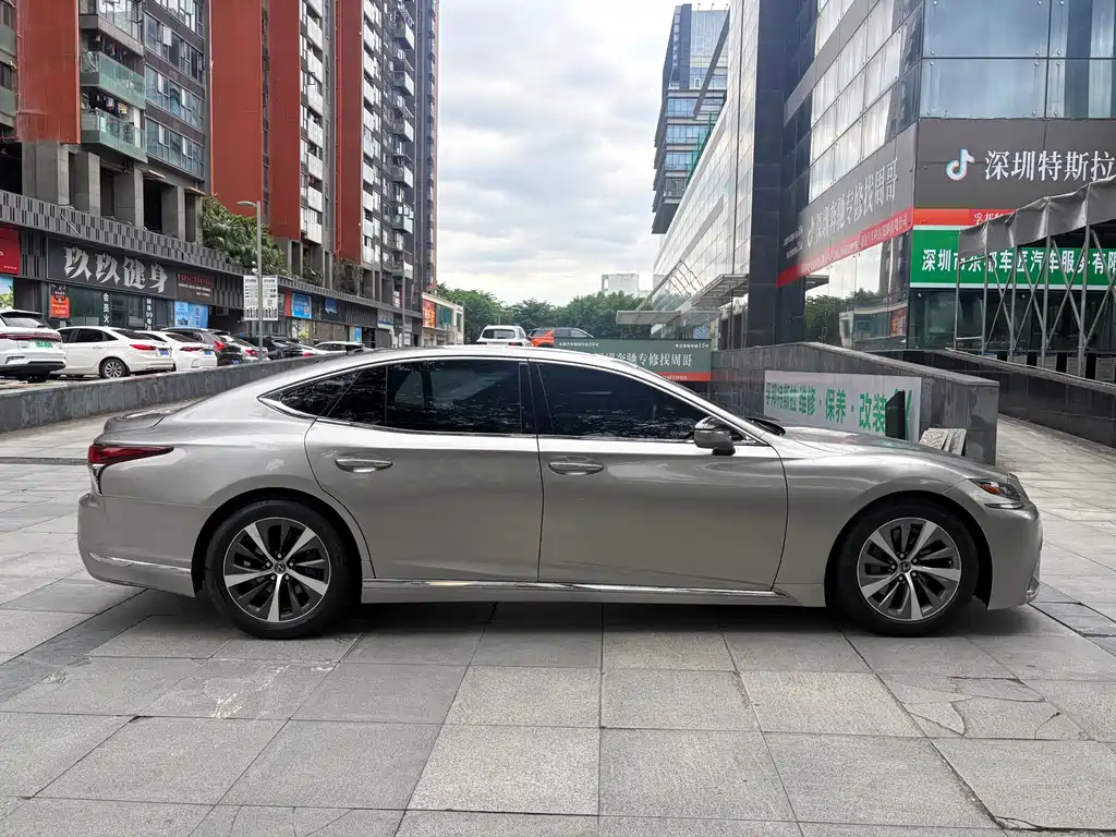 Lexus LS — миниатюра 7