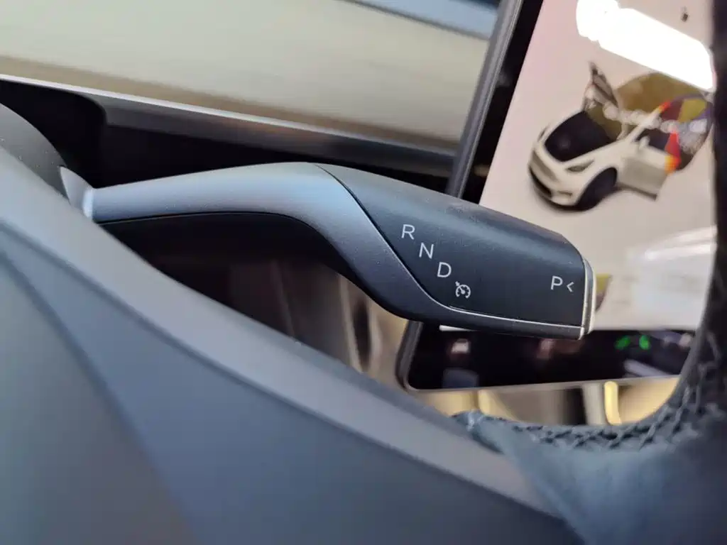 Tesla Model Y — миниатюра 14