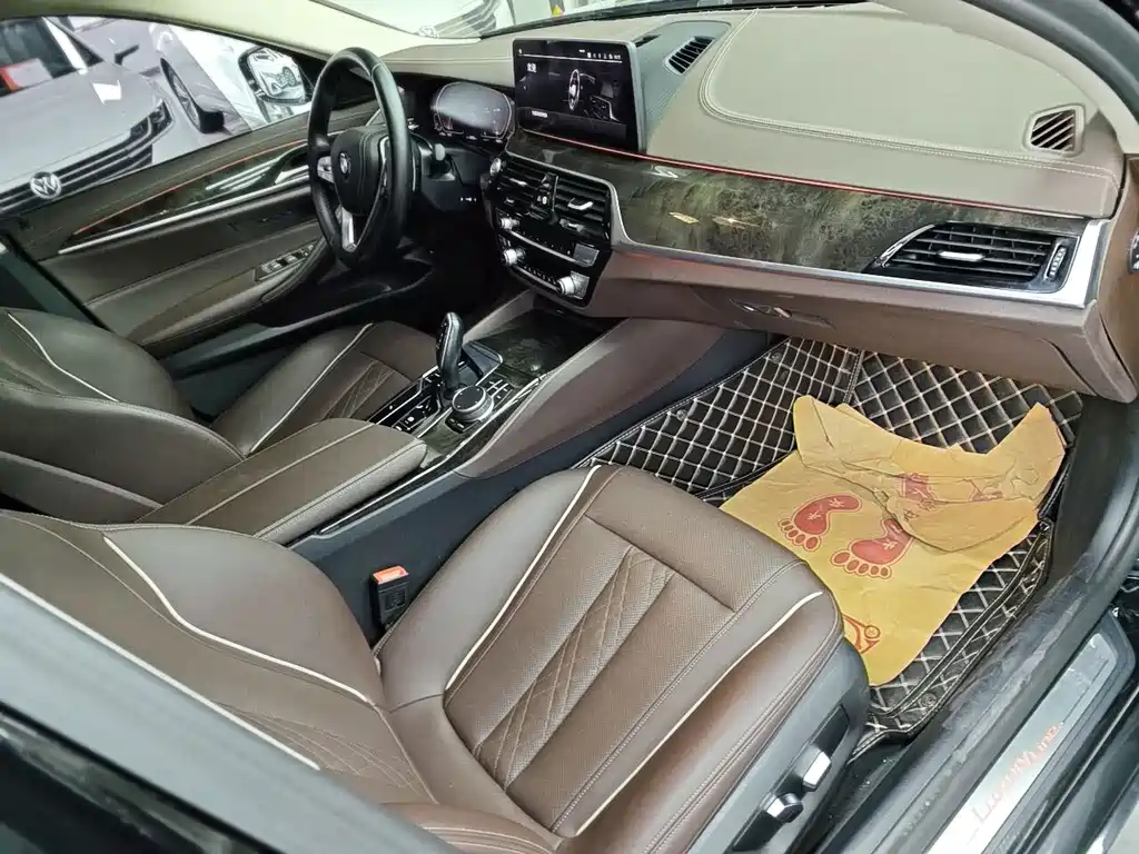 BMW 5 Series — миниатюра 13