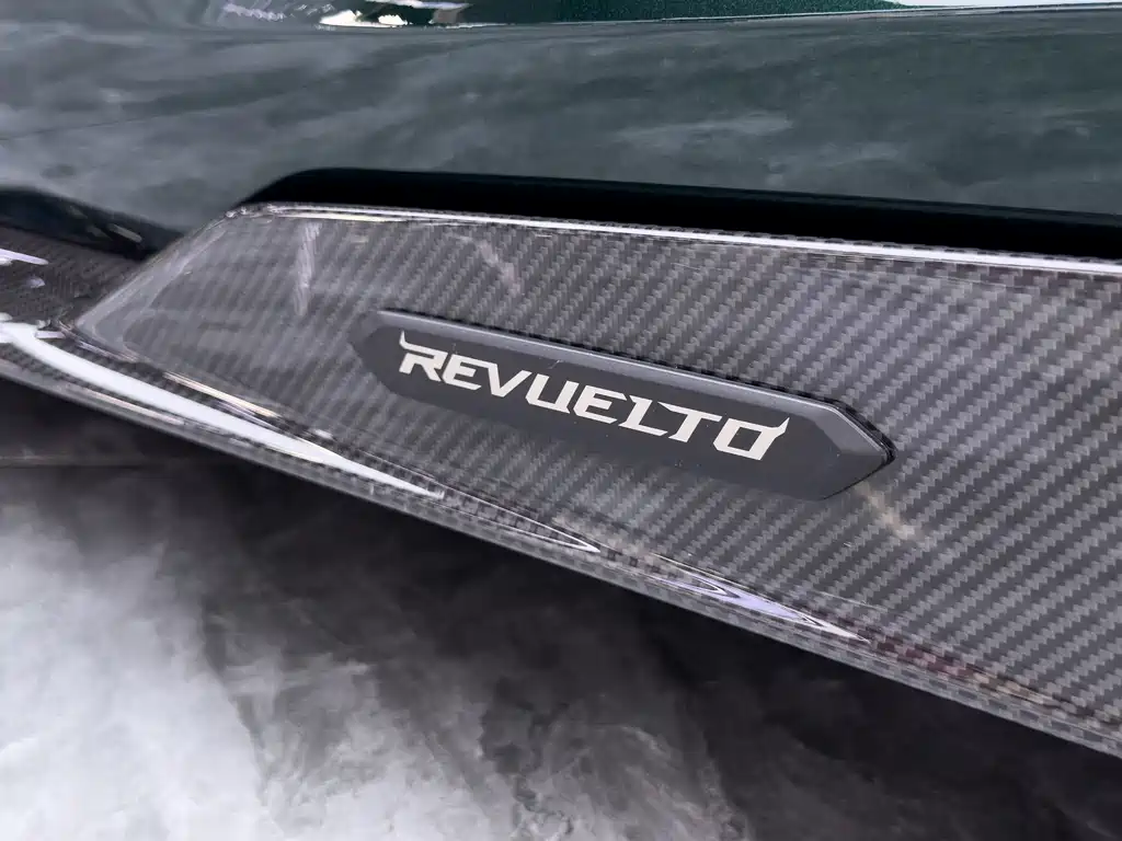 Lamborghini Revuelto — миниатюра 15