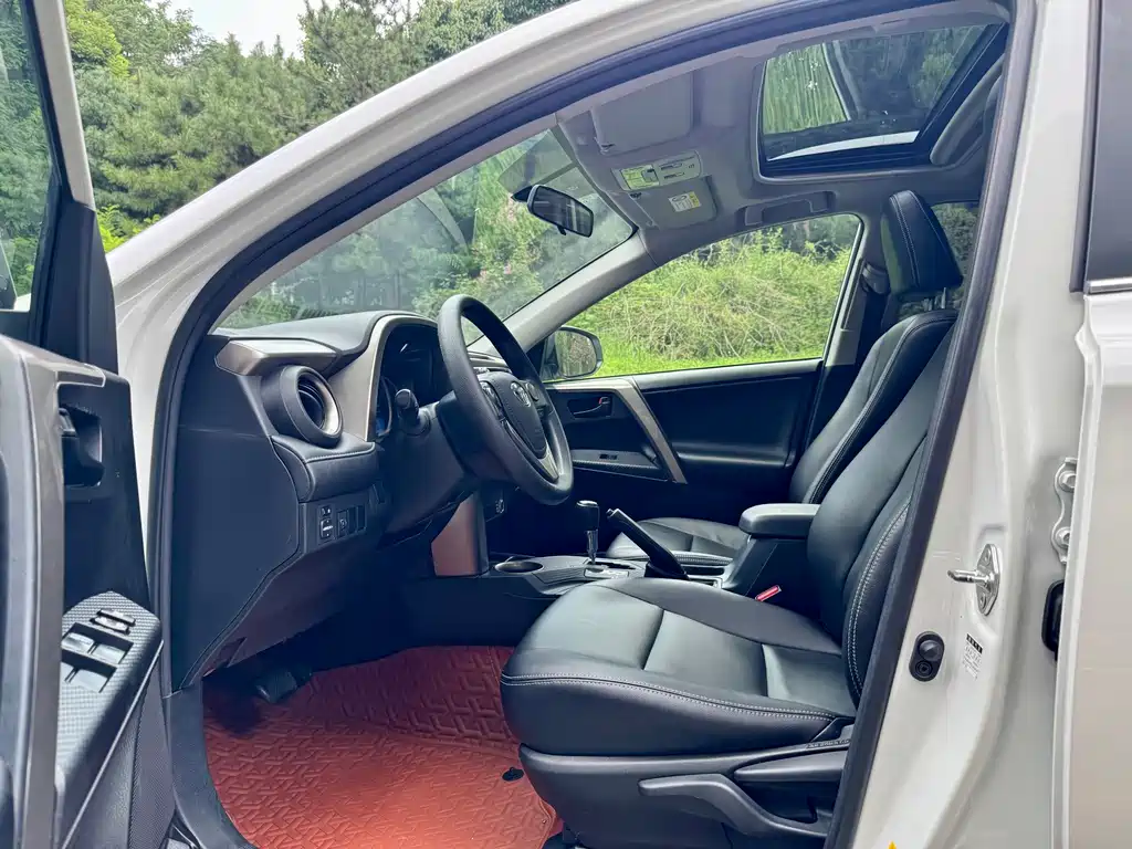 Toyota RAV4 — миниатюра 4