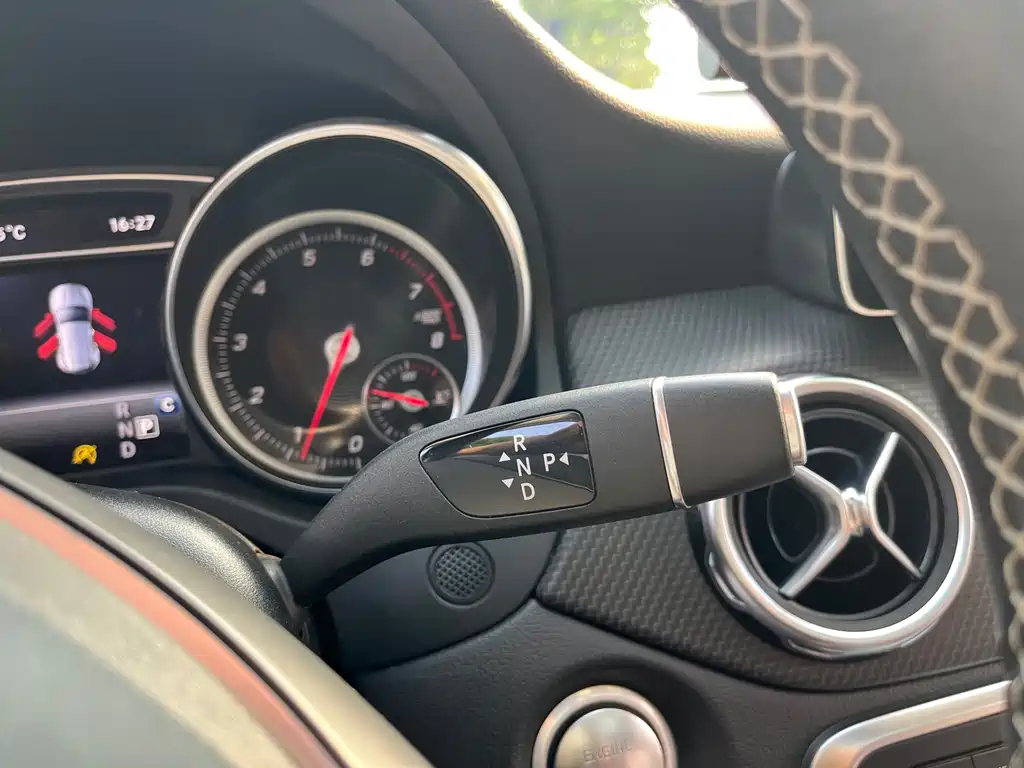 Mercedes-Benz GLA — миниатюра 18