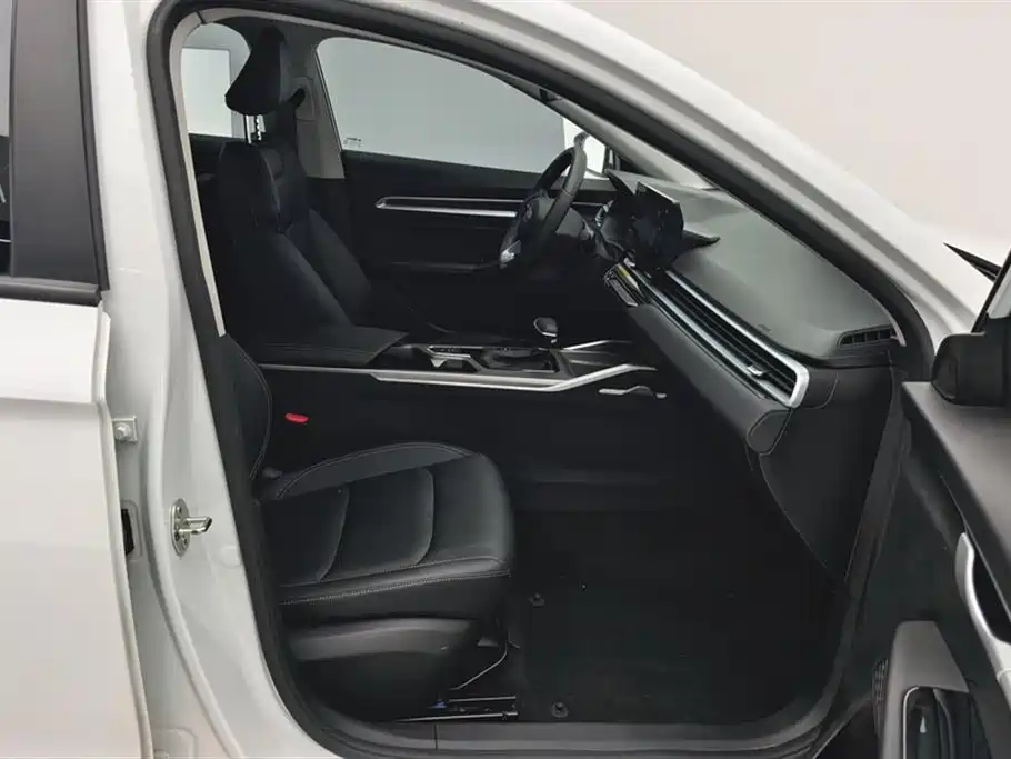 Geely Emgrand 2025 4 1.5L CVT