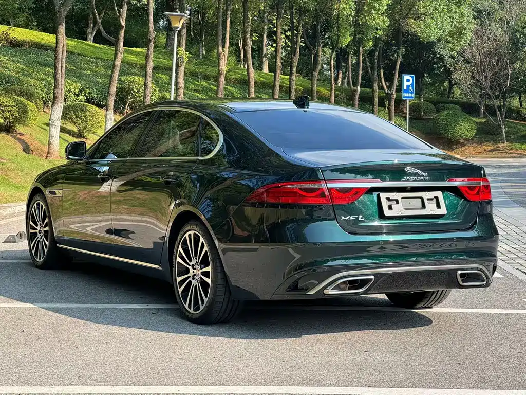 Jaguar XFL — миниатюра 7