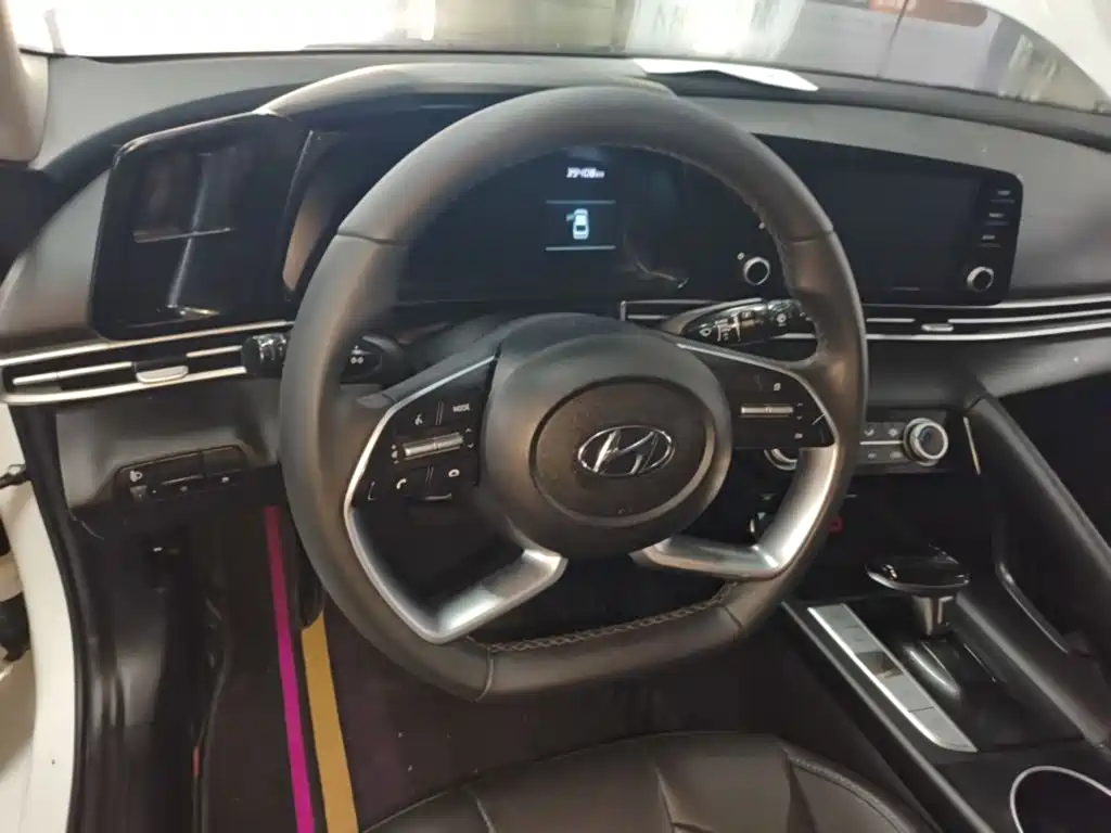 Hyundai Elantra — миниатюра 11