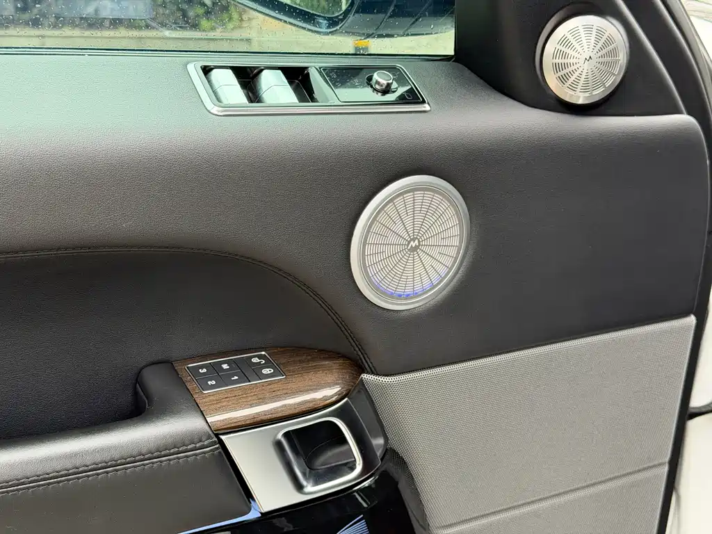 Land Rover Sport PHEV — миниатюра 13